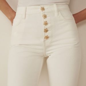 NWT Cynthia White Flower Button Jeans 29